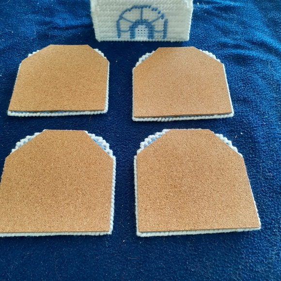 ❤️Penguins/Igloo coaster set - Picture 4 of 5